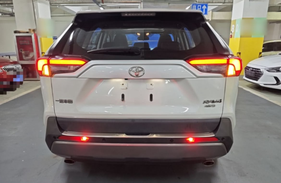 Toyota RAV4 2021, moteur 2,0 L, boîte CVT, 2 roues motrices, finition Fengshang - Voiture d'occasion clean