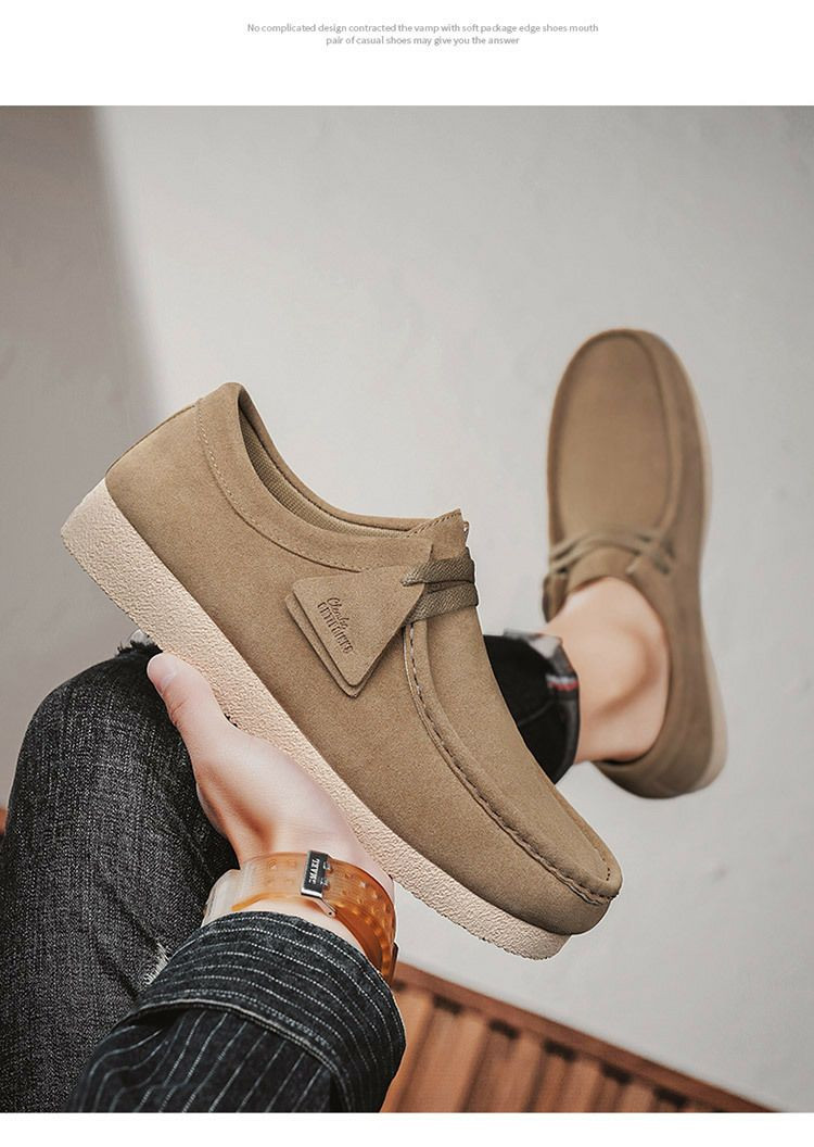 Mocassins décontractés pour hommes de style britannique présentent une conception sans lacets en suède avec une semelle épaisse confortable.