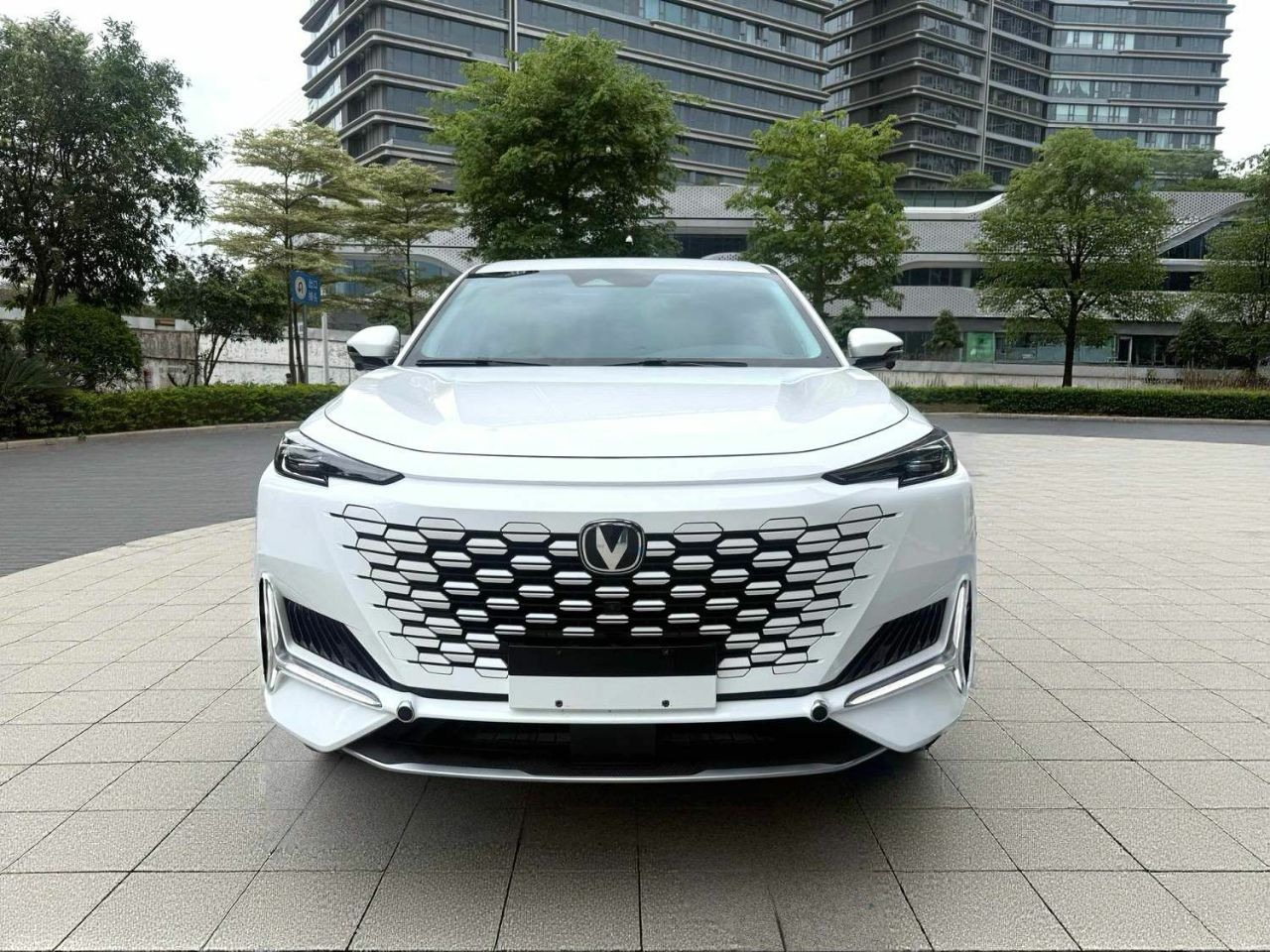 Changan modèle 2024 tout blanc UNI-K 2.0T 2WD Édition Yue Shang Automatique tout comme neuf