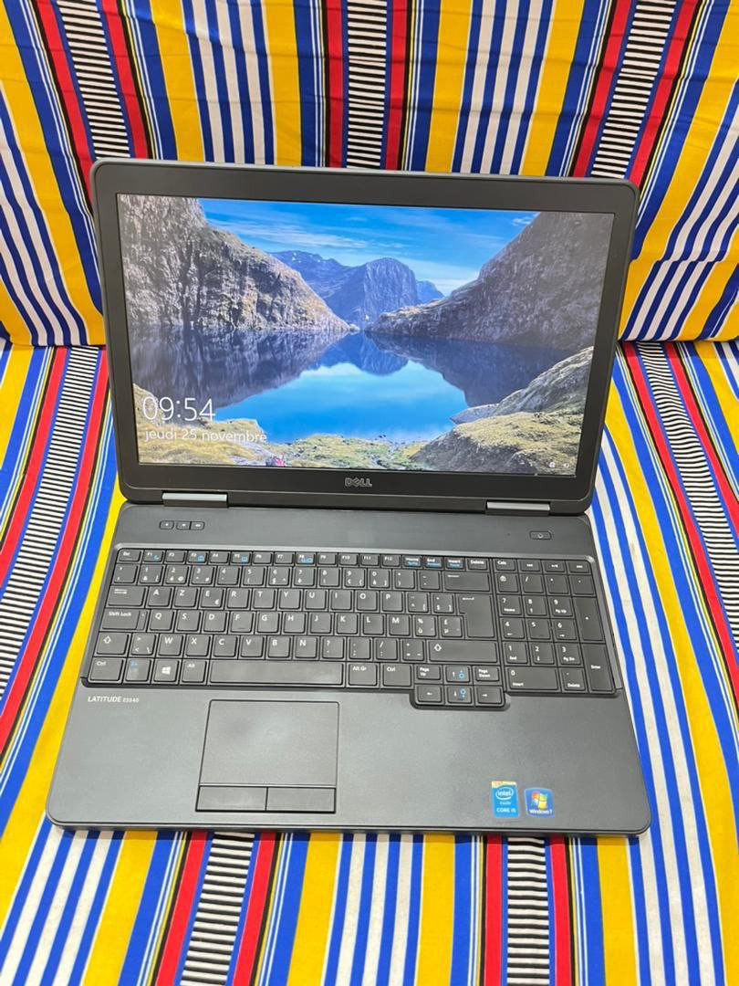 * DELL LATITUDE E5540 * Core i5  Ram 8gb  HDD 500gb Processeur 2.60GHz 4ème generation