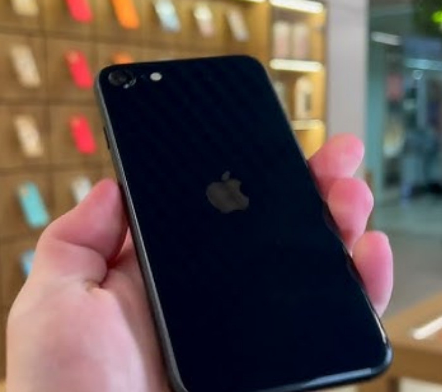 Oulu technologie - iPhone SE 3e generation, Noir 64Go, version internationale avec garantie - état quasi neuf (99%)