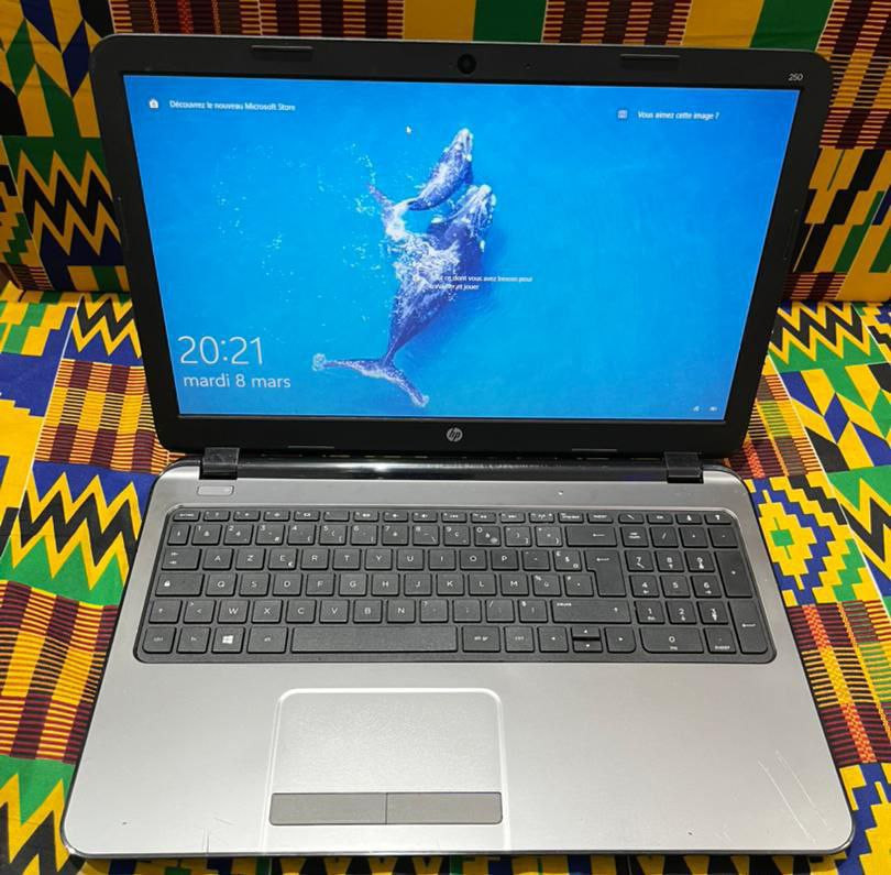 * HP 250 G3 *  Core i3  Ram 4gb  HDD 320gb Processeur 1.7GHz 4th generation