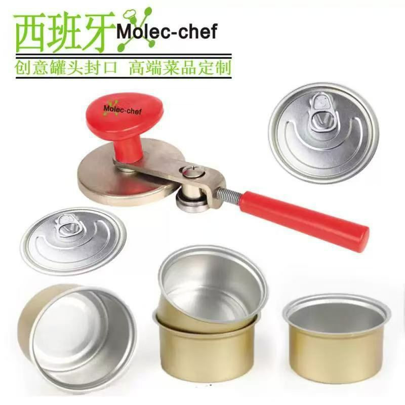 scelleur manuel de canettes Molec-Chef, également appelé sertisseuse. Cet outil est conçu pour sceller les couvercles sur les canettes, notamment les canettes de soda en PET