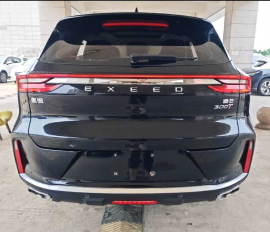 Exeed Lingyun 2024 modèle 300T 2WD édition Xingyao - Voiture d'occasion presque comme neuve