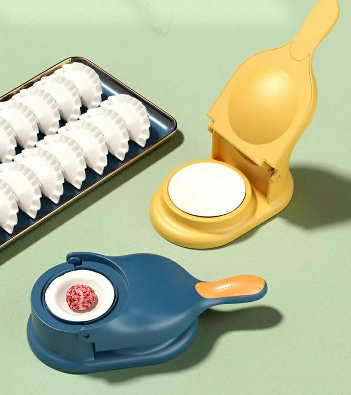 Machine à ravioli et boulettes manuelle 2-en-1, conçue pour presser la pâte et fermer les boulettes simultanément.