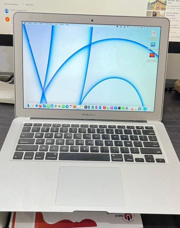 MacBook Air ?  Core i7  Ram 8gb  Ssd 128gb Écran 13“ Année 2015