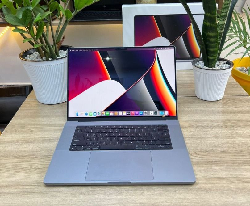 * MACBOOK PRO TOUT NEUF * M1 PRO MAX  ram 64gb SSD 2T Année 2021 Écran 16 pouce